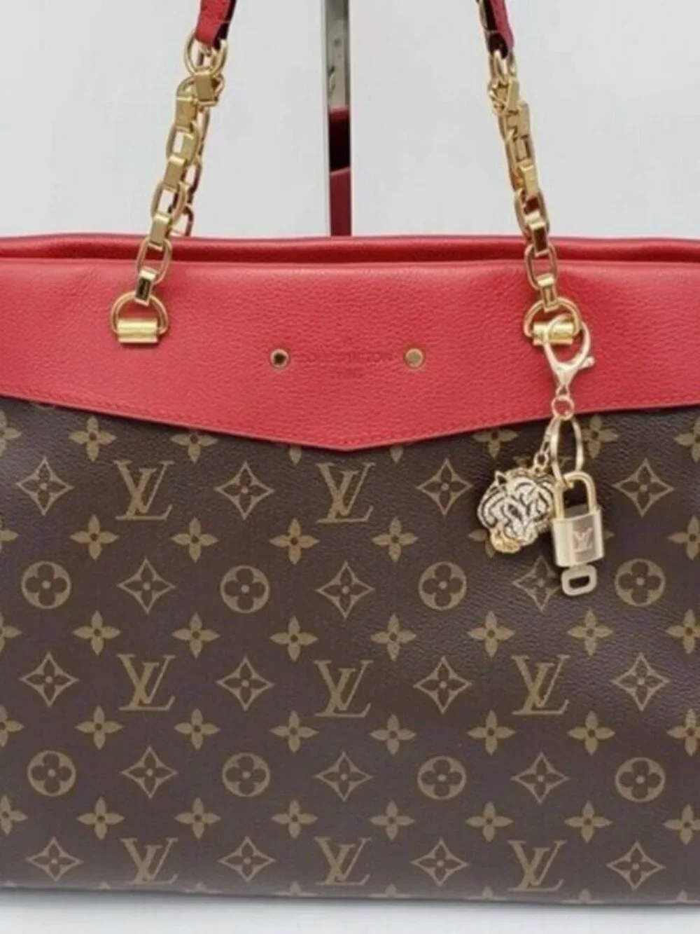 Authentic LV Gold Padlock & Key 🔑 Bag Charm / Unbranded Keychain Combo